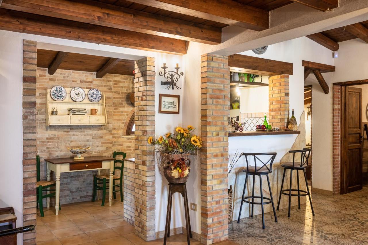 Villa Suq With Pool, Parking & Wifi 노토 외부 사진