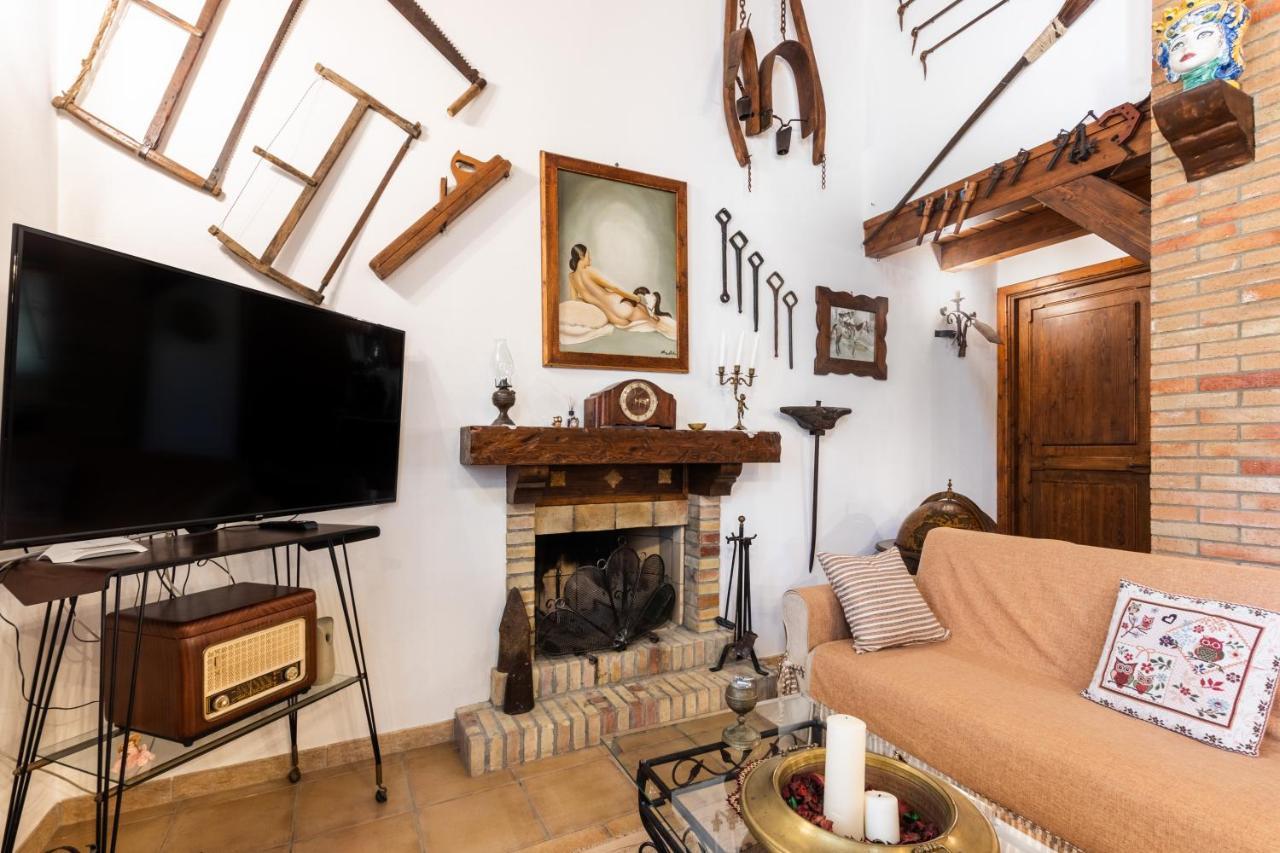 Villa Suq With Pool, Parking & Wifi 노토 외부 사진
