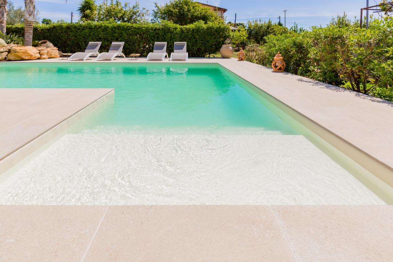 Villa Suq With Pool, Parking & Wifi 노토 외부 사진
